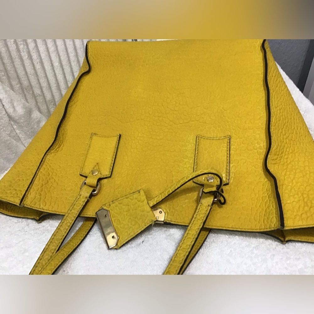Burberry bags - Picture 6 of 12